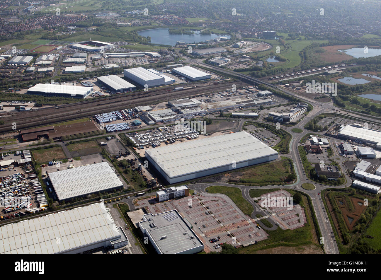Vista aerea di Woodfield via che conduce a UN6182 Rosa Bianca modo, Balby Carr, Doncaster, Regno Unito Foto Stock
