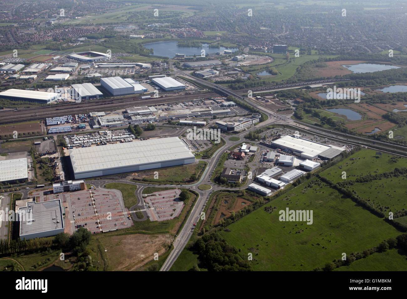 Vista aerea di Woodfield via che conduce a UN6182 Rosa Bianca modo, Balby Carr, Doncaster, Regno Unito Foto Stock