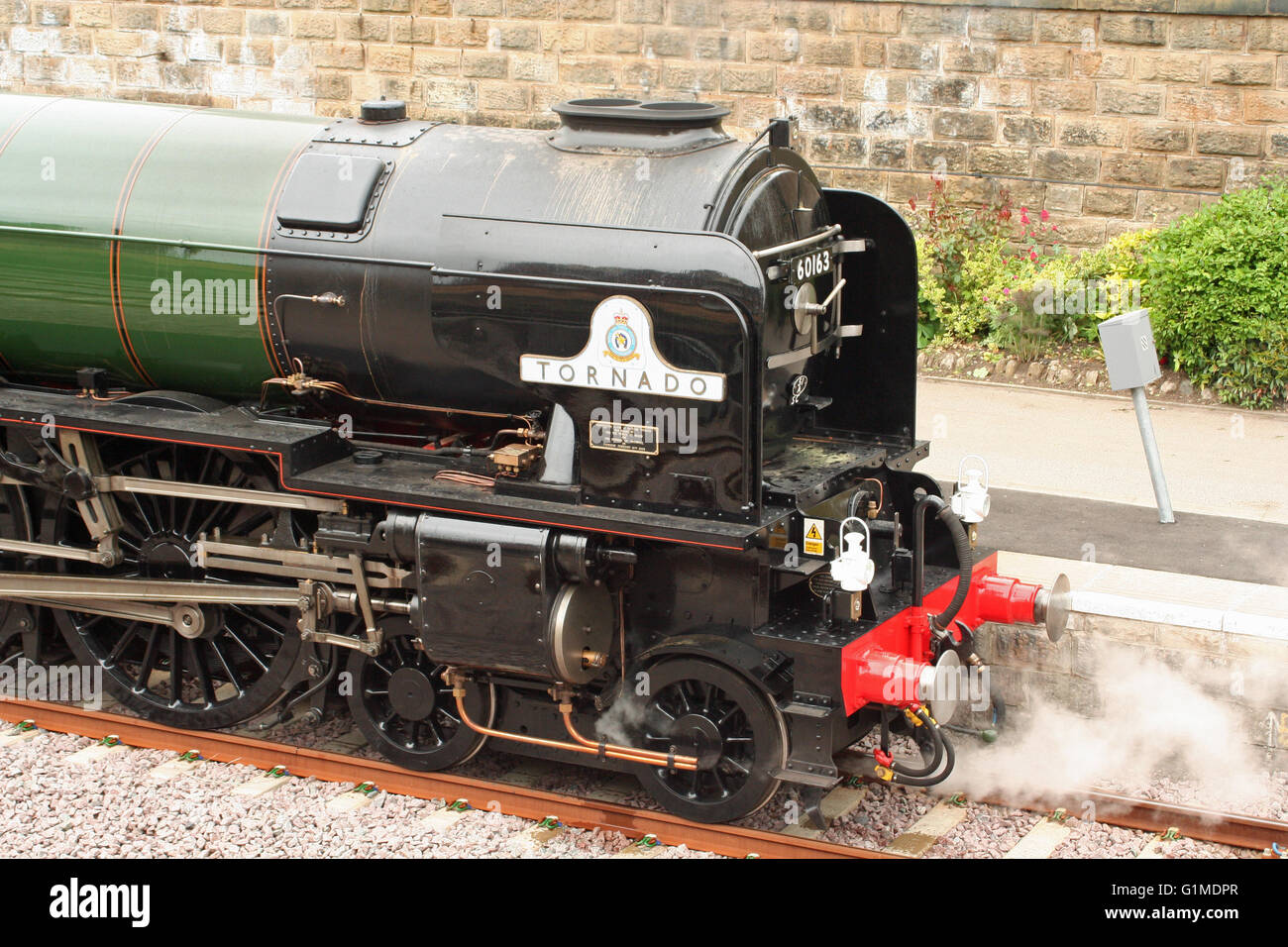 60163 Tornado a Scarborough fresco dopo la riverniciatura in BR Green Foto Stock