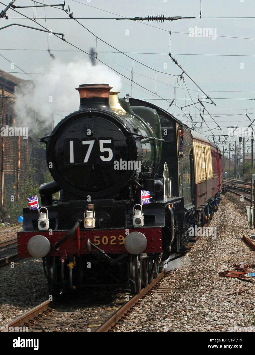 5029 Castello di Nunney a Southall con la Gran Bretagna railtour Foto Stock