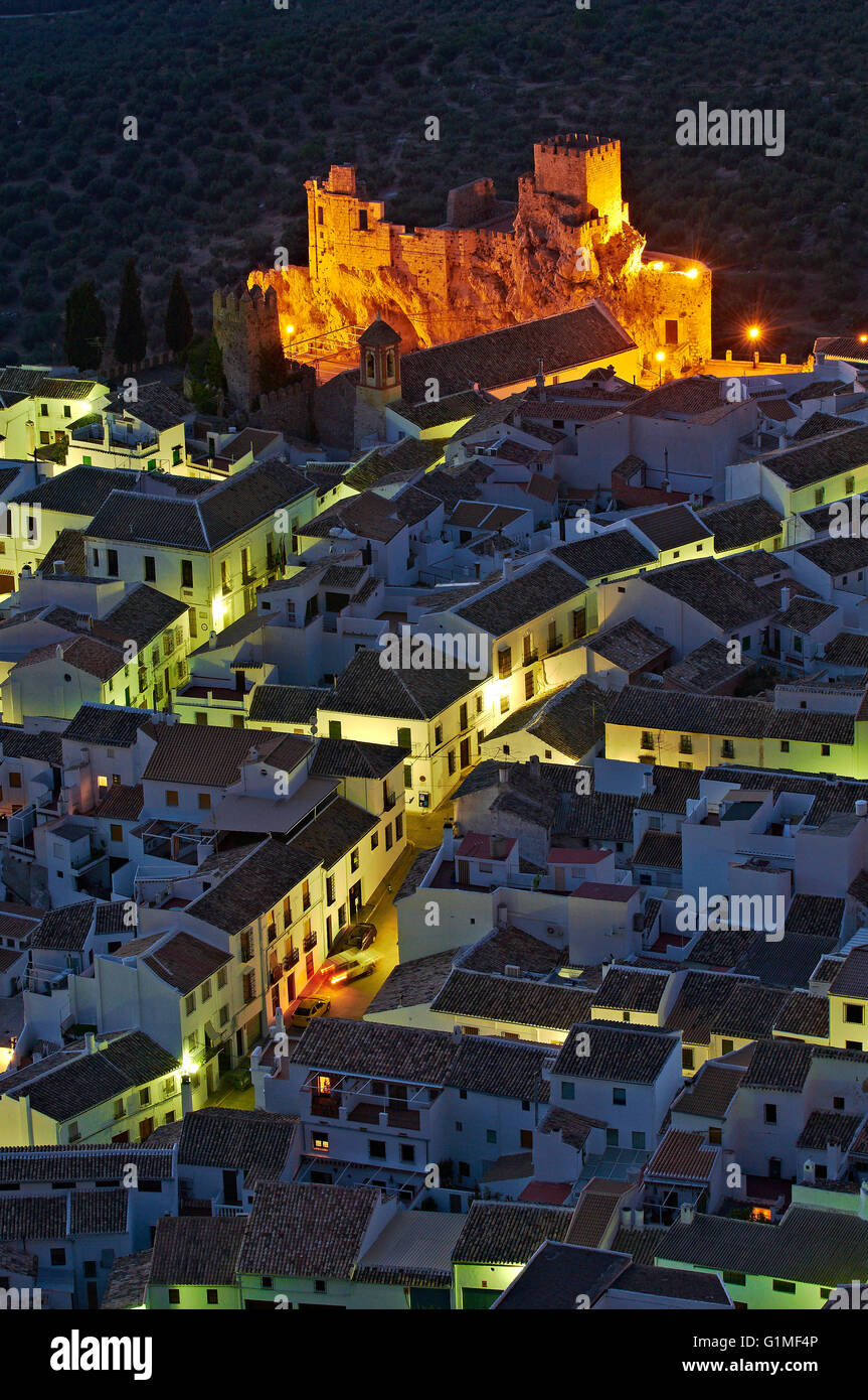 Zuheros, Castello, Sierra de la Subbetica, Cordoba, Andalusia, Spagna Foto Stock