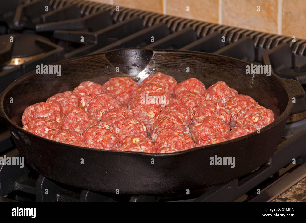 Sfere di carne cruda Foto Stock