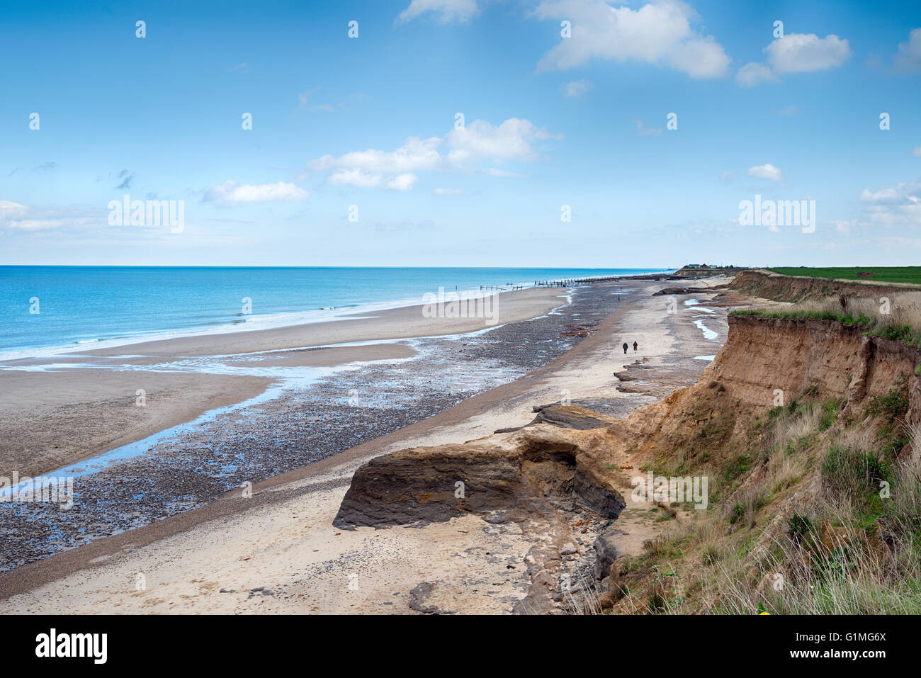 Sbriciolare scogliere e di erosione del mare a Happisburgh sulla costa di Norfolk Foto Stock