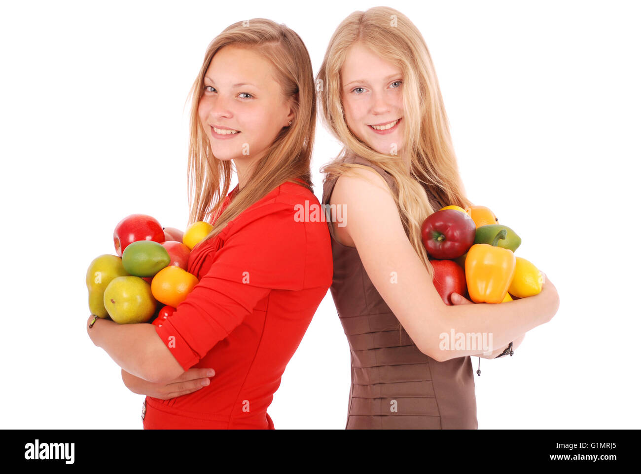 Due ragazza con frutta fresca isolato su bianco Foto Stock