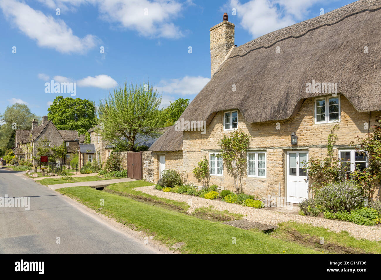 Il pittoresco villaggio di Minster Lovell, Oxfordshire, England, Regno Unito Foto Stock