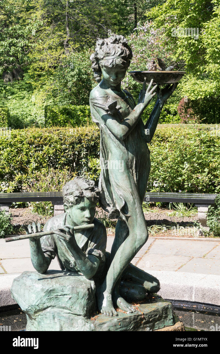 Burnett fontana nel giardino, al Central Park di New York, Stati Uniti d'America Foto Stock