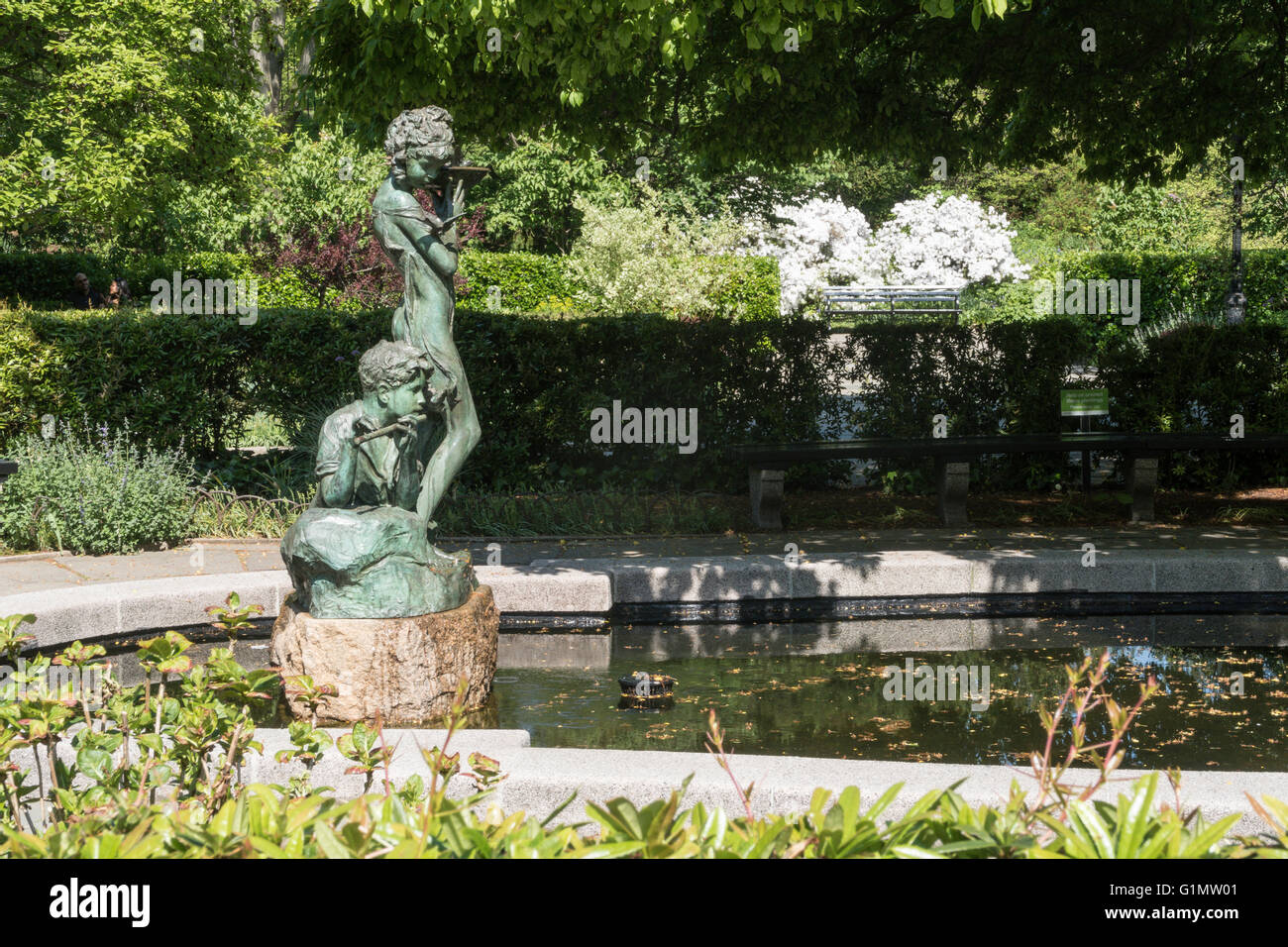 Burnett fontana nel giardino, al Central Park di New York, Stati Uniti d'America Foto Stock