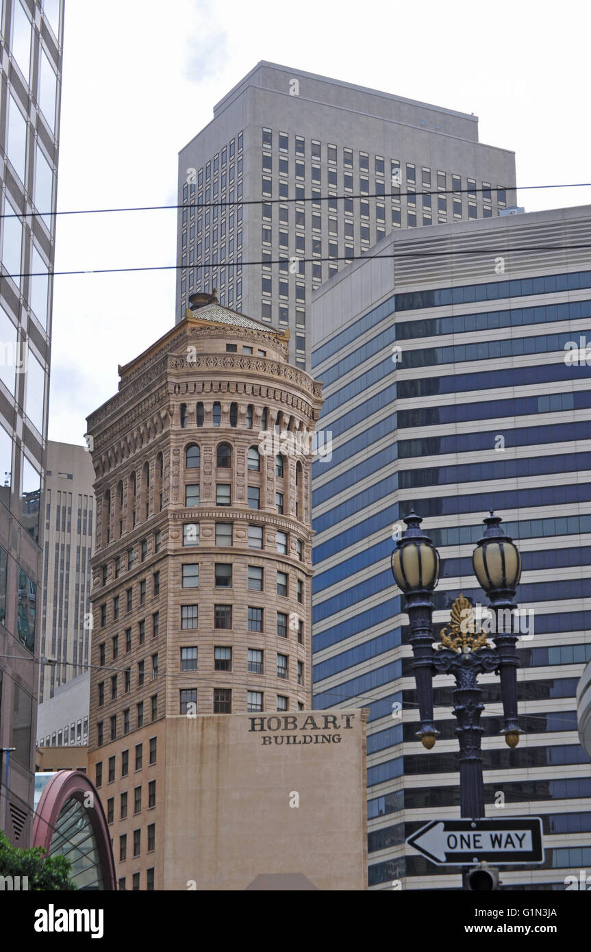 San Francisco, Stati Uniti d'America: skyline e Hobart edificio, completato nel 1914 da Willis Polk, uno dei monumenti storici della città Foto Stock