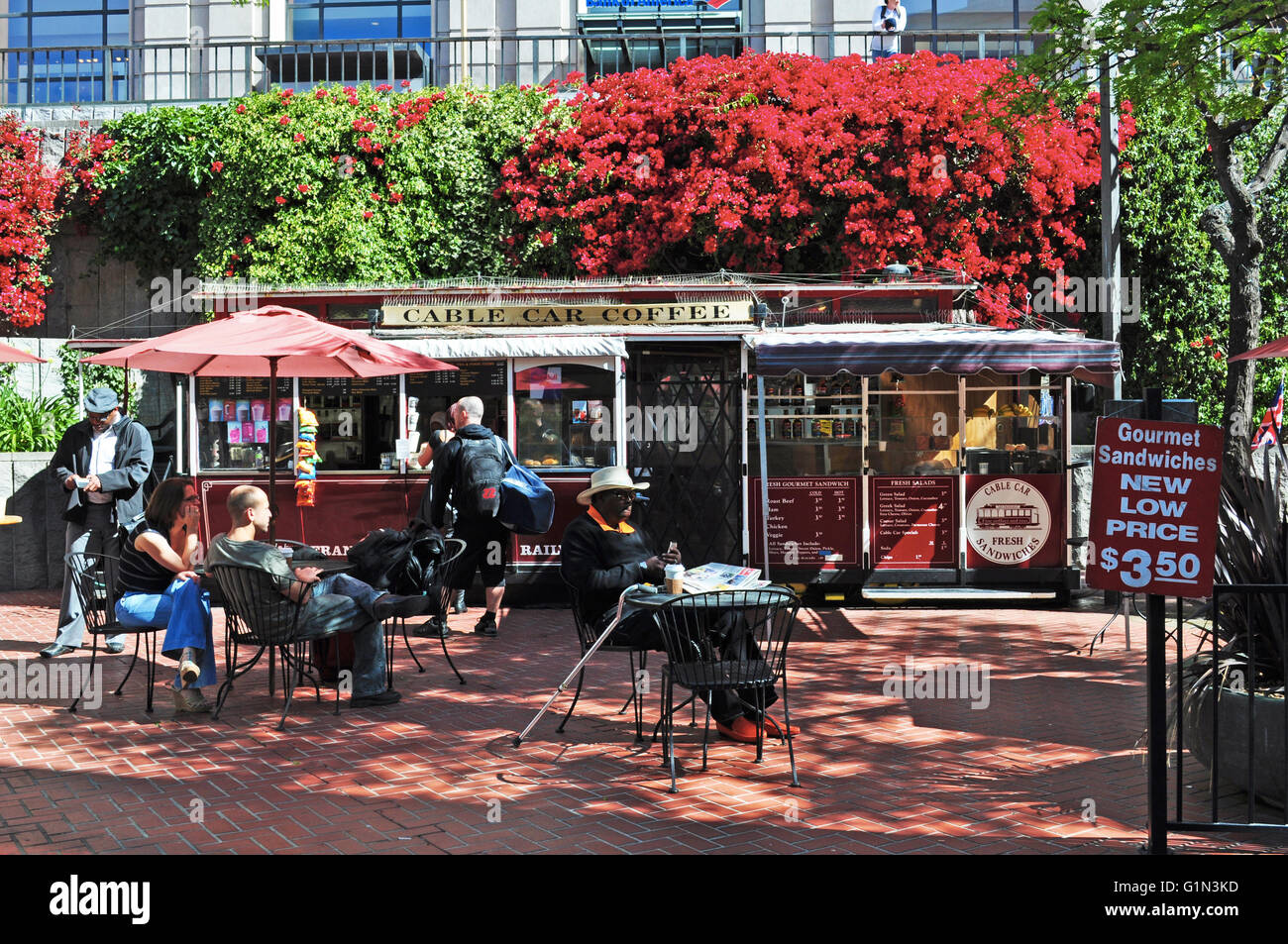 San Francisco: la Funivia di caffè in Hallidie Plaza, la piazza in cui dal 1988 è stato posizionato il cavo Auto Coffee Company Foto Stock