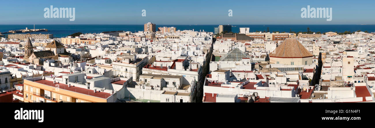 Cadice, Costa de la Luz, la provincia di Cadiz Cadice Andalusia. Vista panoramica del vecchio quartiere visto dalla Torre Tavira. Foto Stock