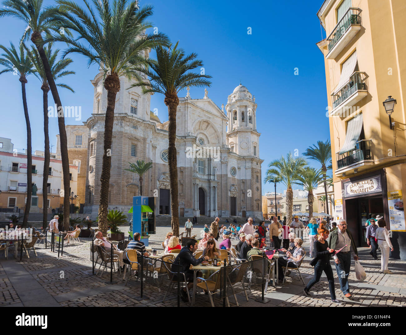 Cadice, la provincia di Cadiz Cadice Andalusia. La cattedrale in Plaza de la Catedral, costruito tra il 1722 e il 1838. Foto Stock