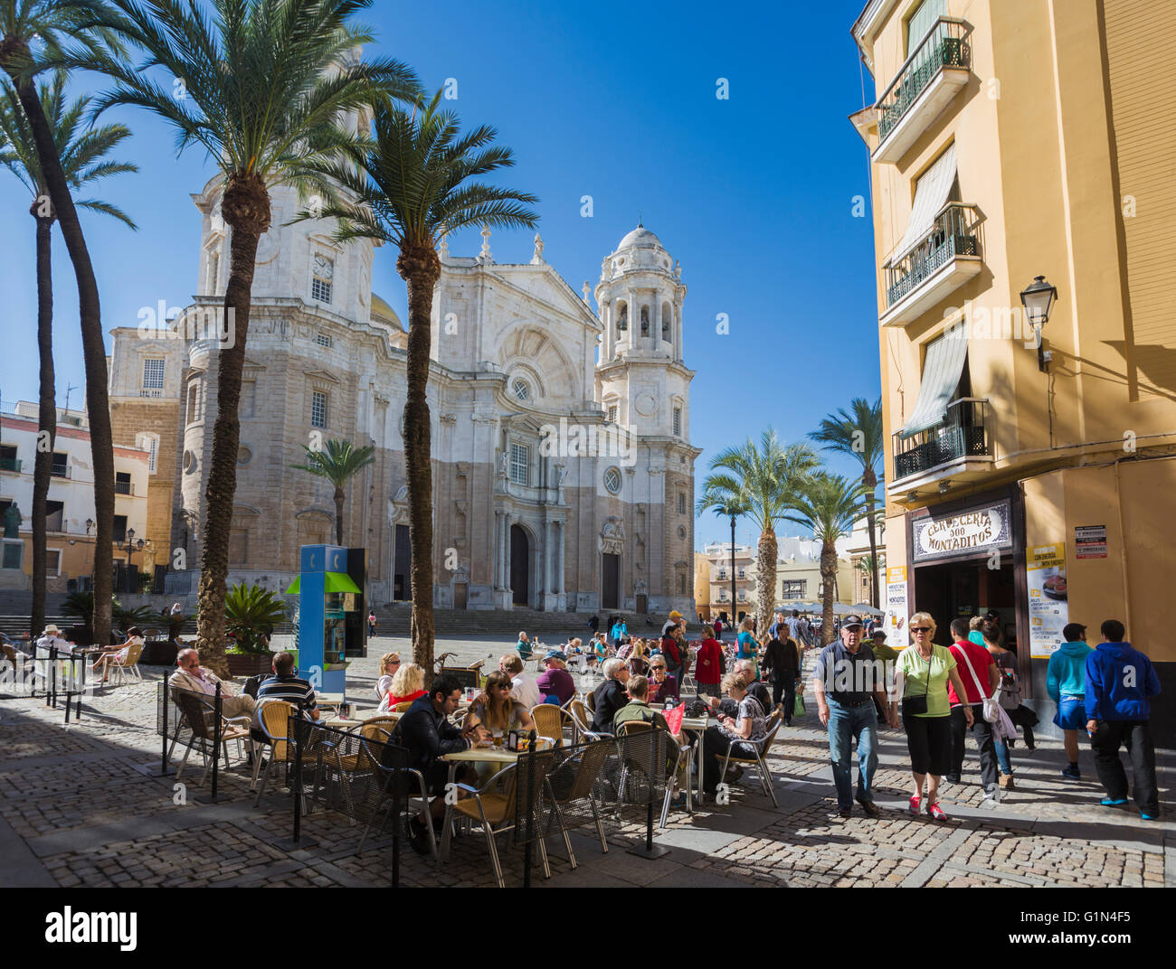 Cadice, la provincia di Cadiz Cadice Andalusia. La cattedrale in Plaza de la Catedral, costruito tra il 1722 e il 1838. Foto Stock