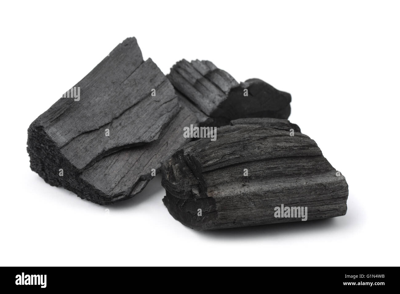 Tre pezzi di carbonella isolato su bianco Foto Stock