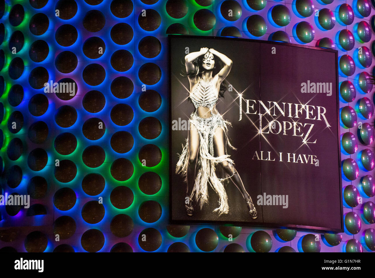 Jennifer Lopez mostra poster a Planet Hollywood Resort di Las Vegas. Foto Stock