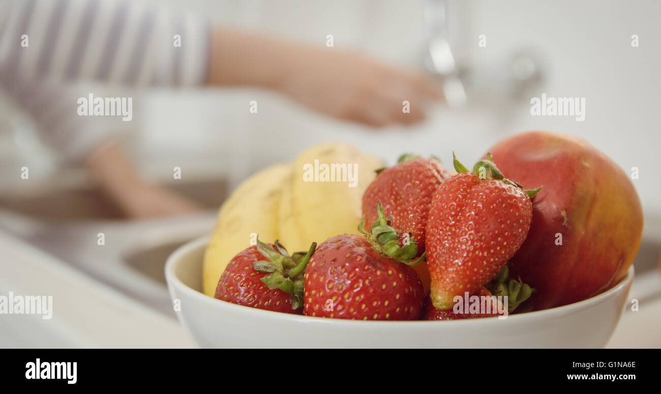 Close up di un cesto di frutta Foto Stock