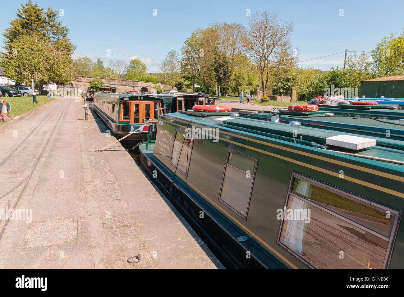 Barche a remi o chiatte del canale nel bacino di Trevor sul canale di Llangollen vicino a Froncysyllte Foto Stock