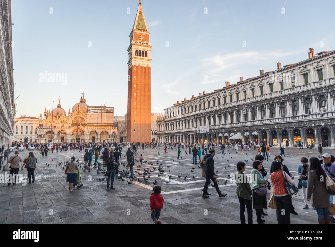 Piazza San Marco e Basilica di San Marco e Campanile in un pomeriggio autunnale Foto Stock