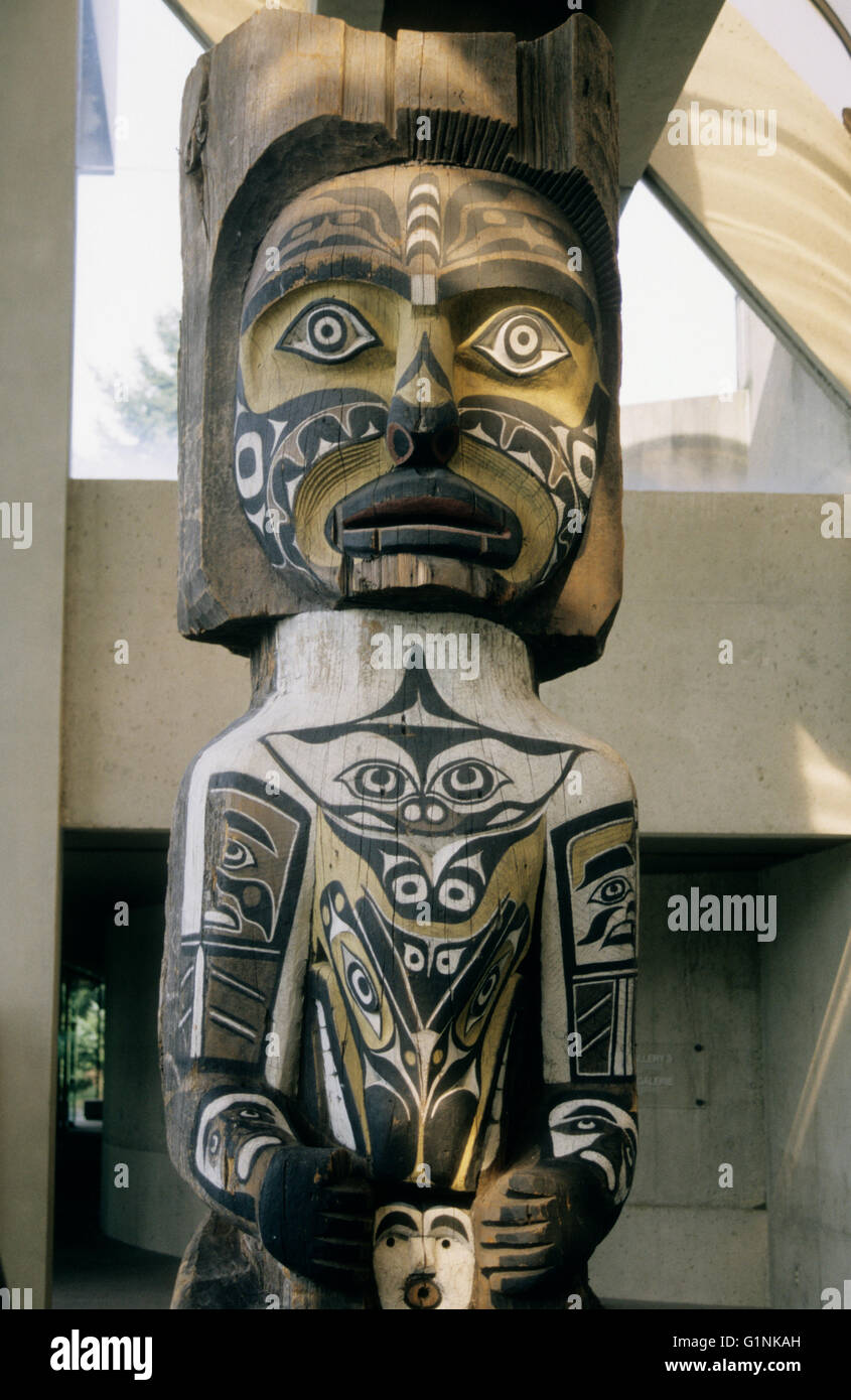 Totem presso il museo antropologico Foto Stock
