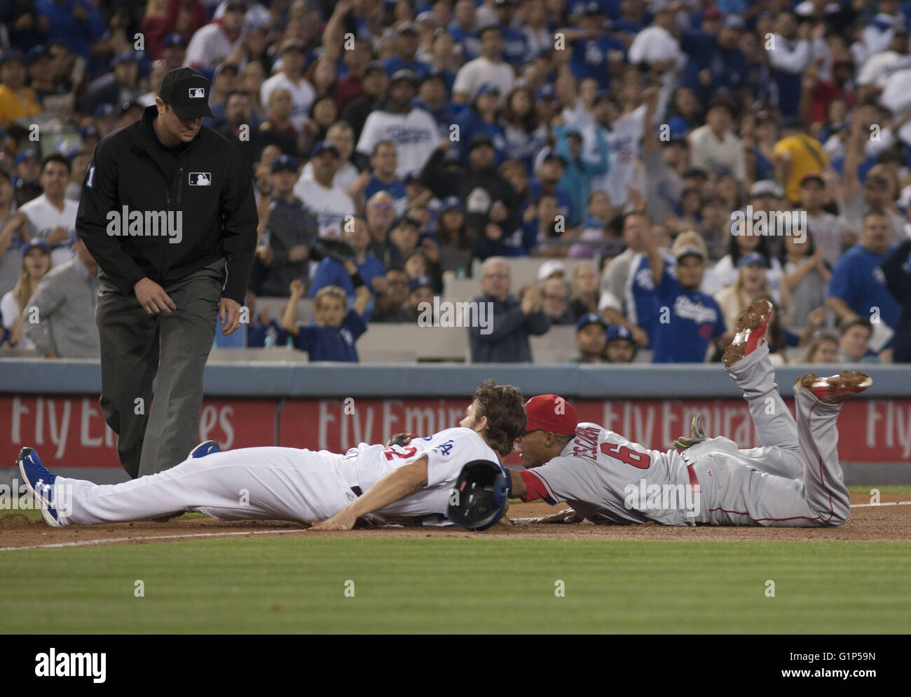 Los Angeles, CALIFORNIA, STATI UNITI D'AMERICA, STATI UNITI D'AMERICA. Il 17 maggio 2016. Clayton Kershaw #22 del Los Angeles Dodgers durante la partita contro i Los Angeles Angels al Dodger Stadium il 17 maggio 2016 a Los Angeles, California.ARMANDO ARORIZO © Armando Arorizo/Prensa Internacional/ZUMA filo/Alamy Live News Foto Stock