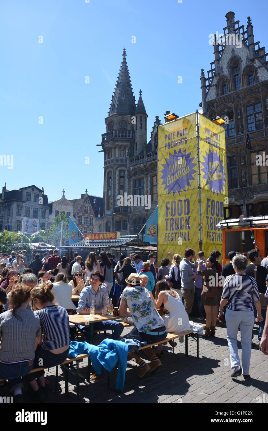 Gand Food festival - Food festival del carrello con la folla di gente che si diverte. Foto Stock