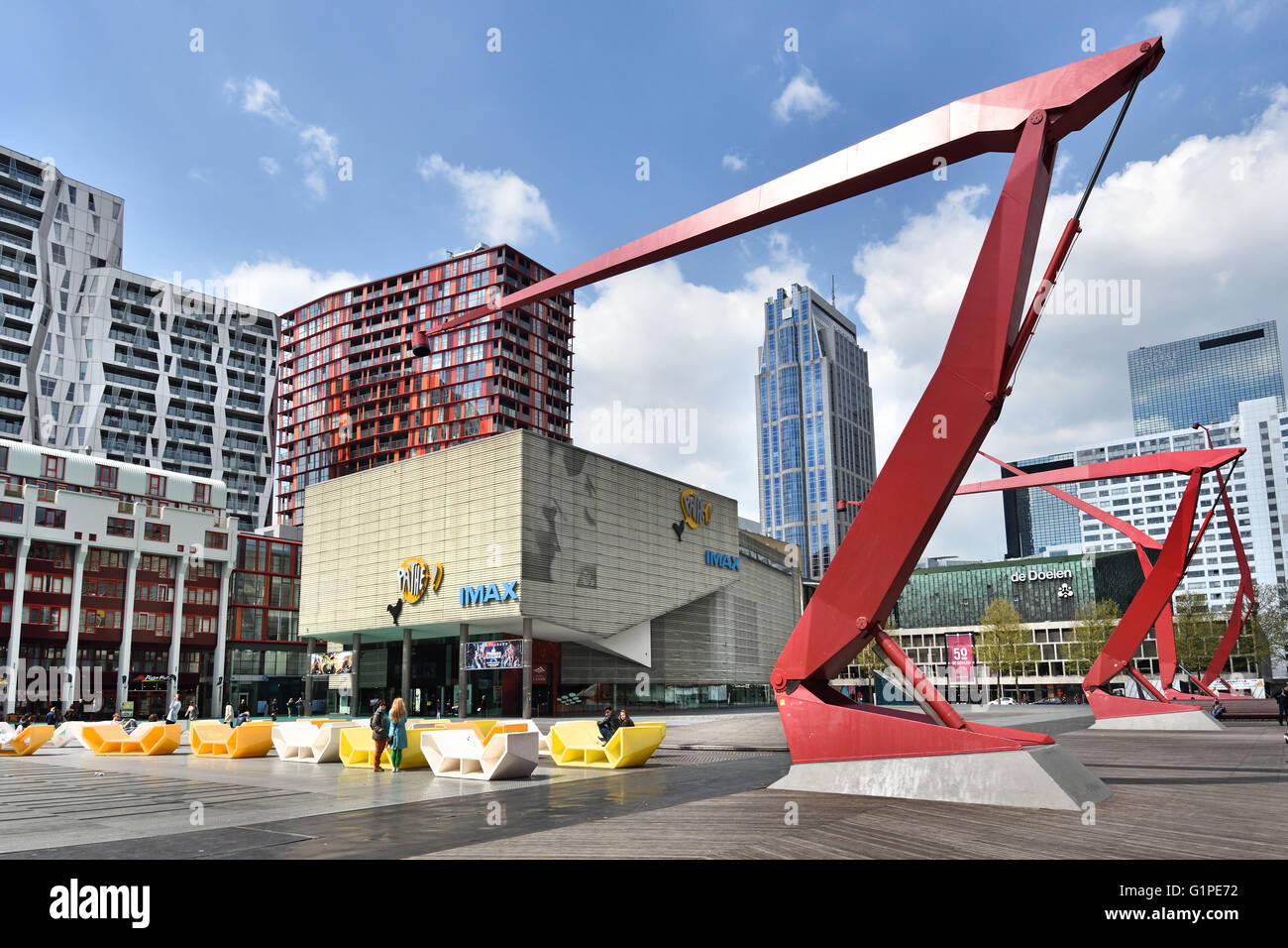 IMax Pathe Cinema Teatro Square ( Schouwburgplein) situato nel cuore della città di Rotterdam ed è affiancato dal teatro comunale, concert hall, ristoranti e caffetterie. Foto Stock