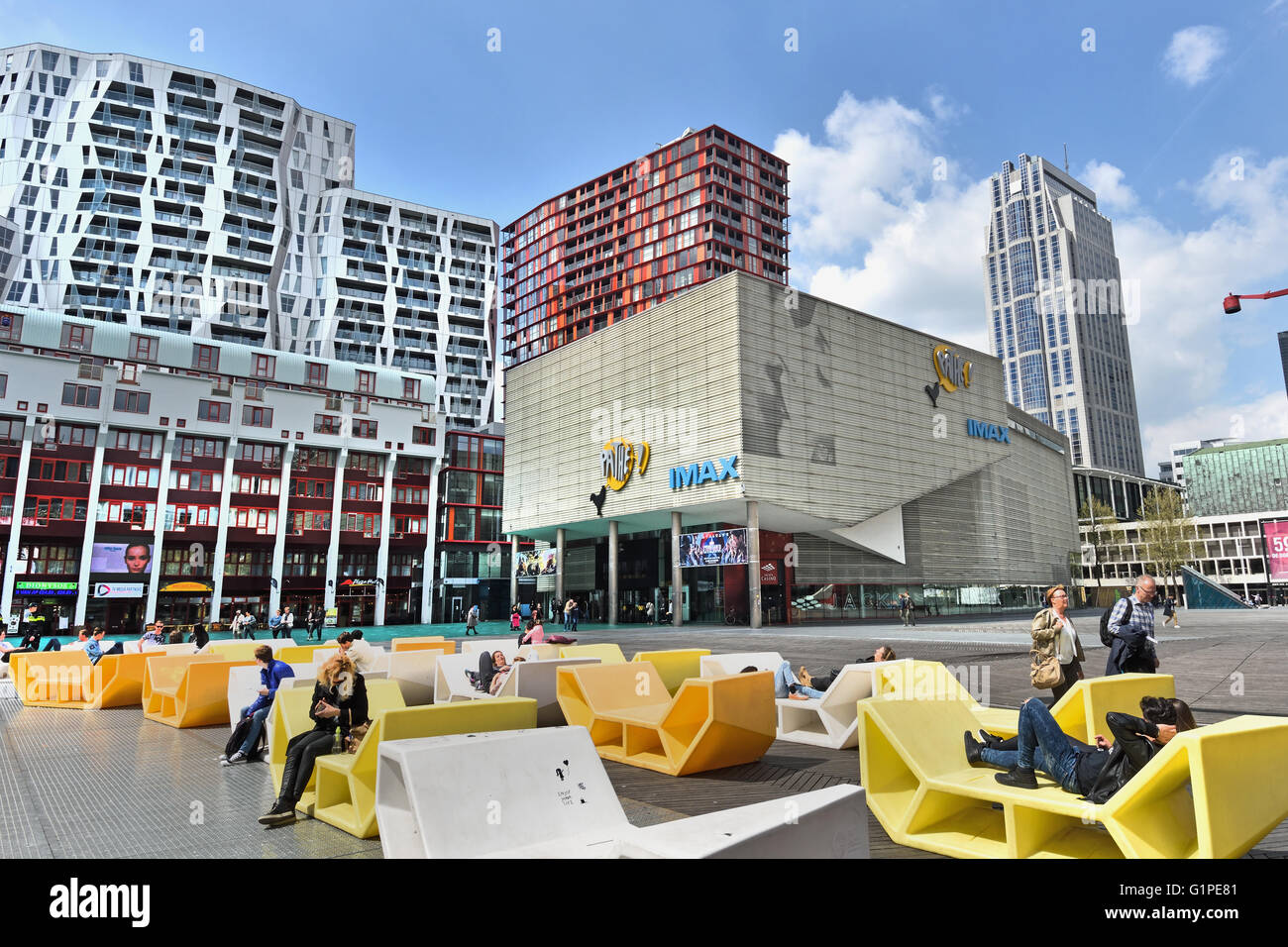 IMax Pathe Cinema Teatro Square ( Schouwburgplein) situato nel cuore della città di Rotterdam ed è affiancato dal teatro comunale, concert hall, ristoranti e caffetterie. Foto Stock
