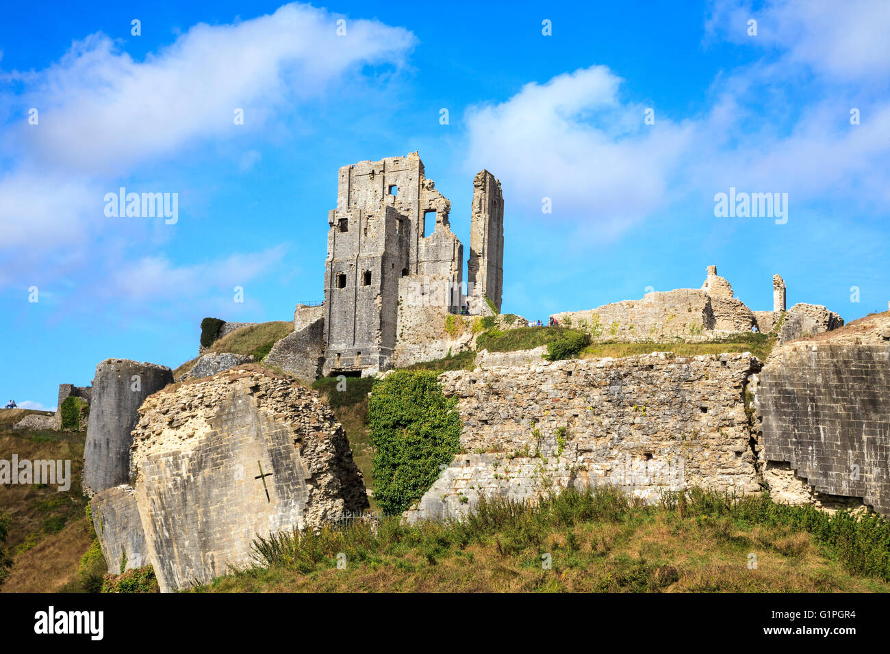 Le rovine del Castello di Corfe sull'isola di Purbeck, Dorset, Inghilterra Foto Stock