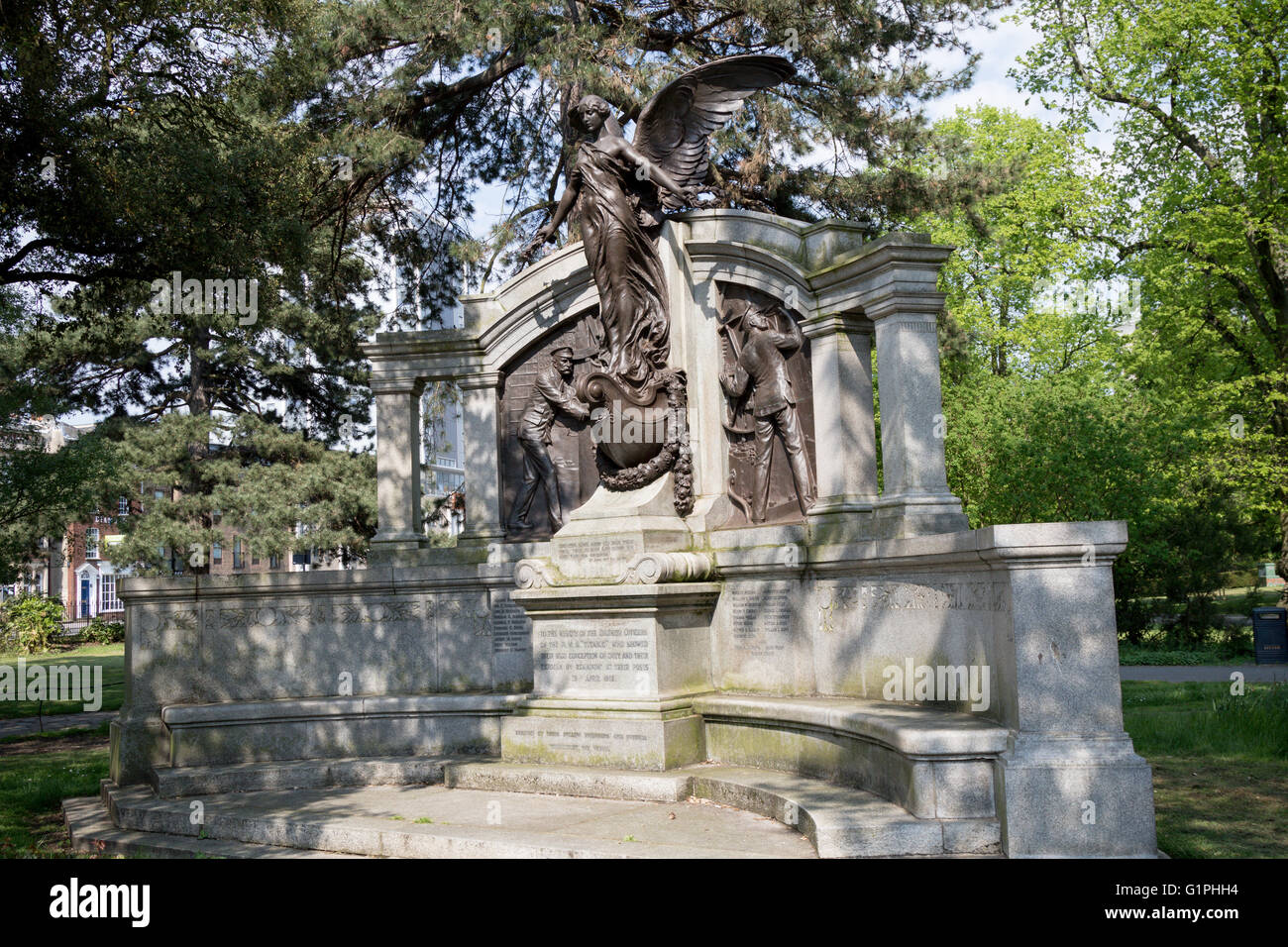 Southampton, Regno Unito - 14 maggio 2016. Memoriale per l ingegneria ufficiali del RMS Titanic Foto Stock