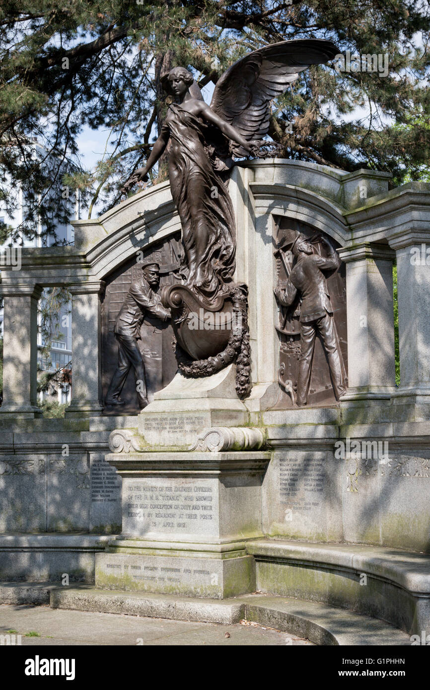 Southampton, Regno Unito - 14 maggio 2016. Memoriale per l ingegneria ufficiali del RMS Titanic Foto Stock
