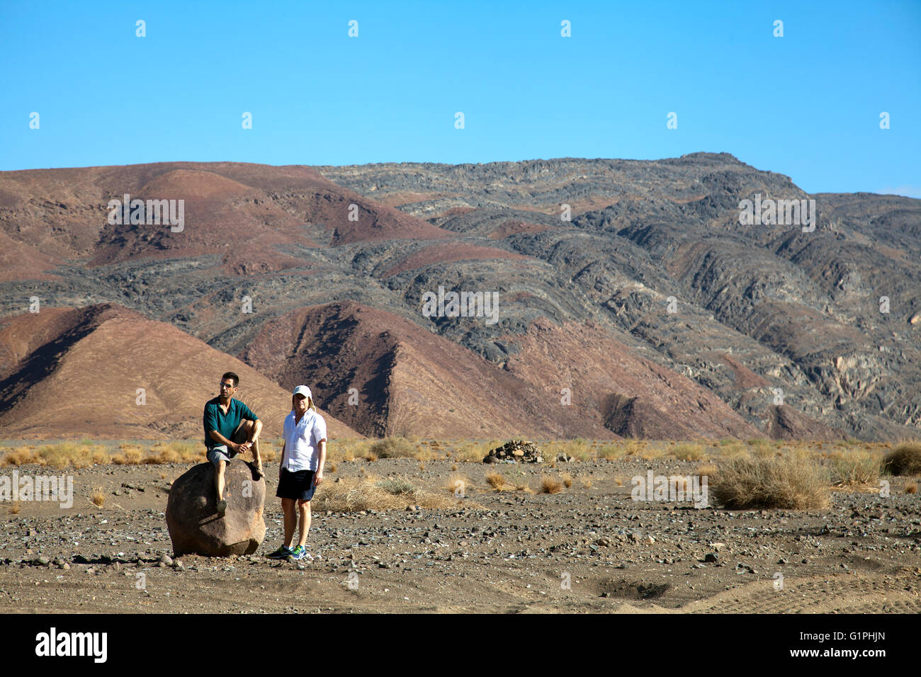 I visitatori in Aussenkehr il paesaggio del deserto in Namibia Foto Stock