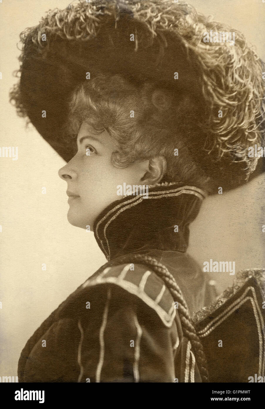 BERTHA GALLAND (1876-1932). Actrice americano. Come Dorothy in 'Dorothy Vernon di Haddon Hall.' fotografata da J.B. Falk, c1903. Foto Stock