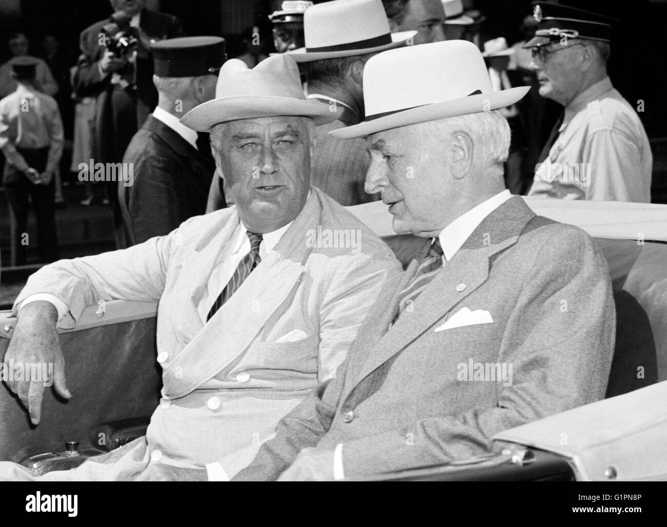 ROOSEVELT E HULL, 1939. Il presidente Franklin Delano Roosevelt e il Segretario di Stato Cordell Hull a Washington D.C. Fotografia, 24 agosto 1939. Foto Stock