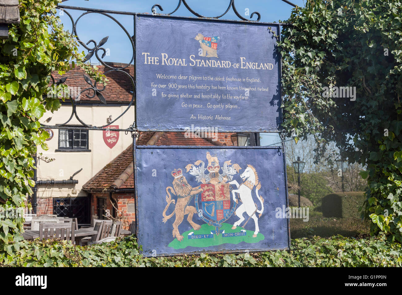 Segno di ingresso al "Royal Standard di Inghilterra' pub, quaranta verde, Beaconsfield, Buckinghamshire, Inghilterra, Regno Unito Foto Stock