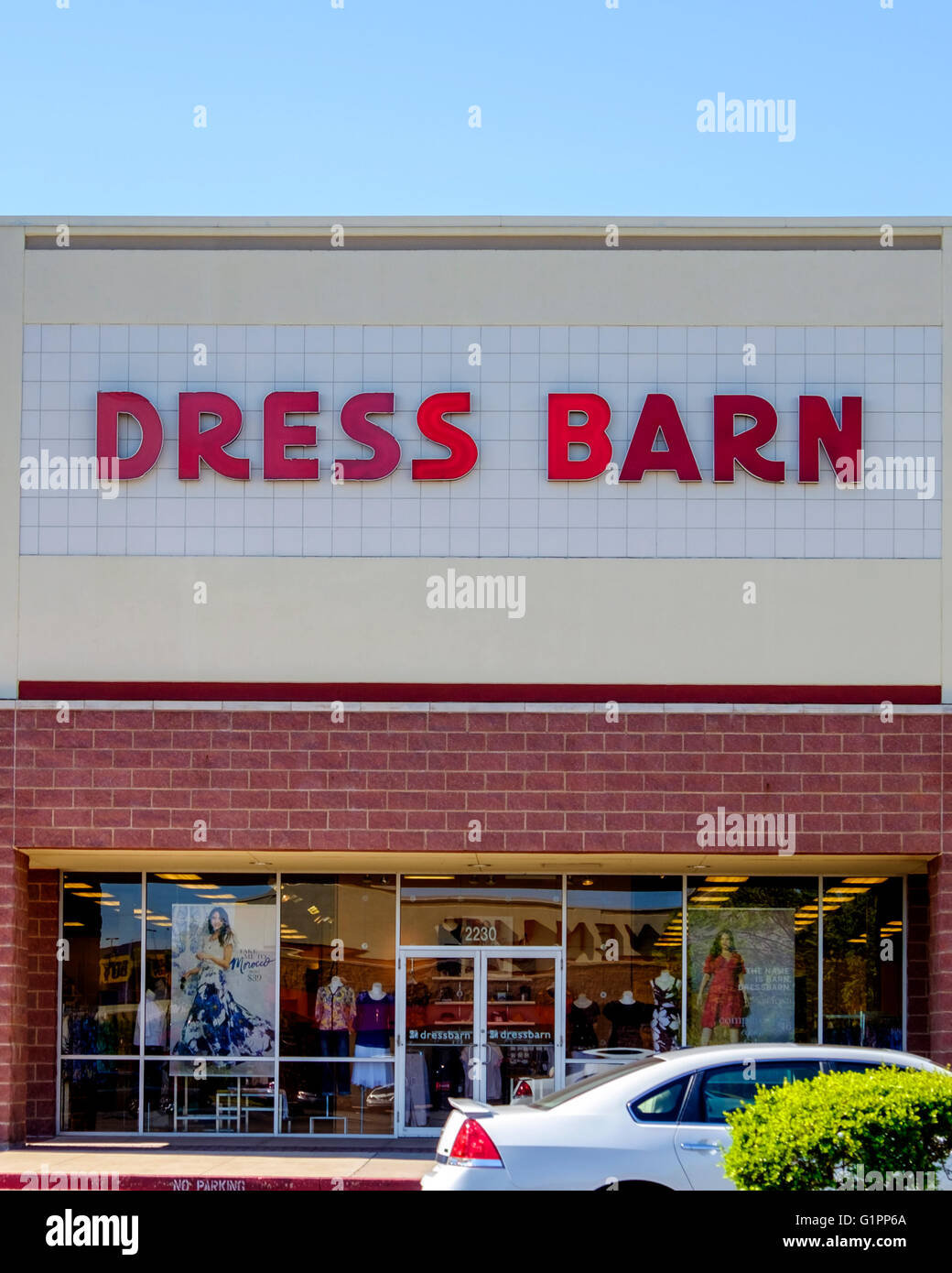 Lo storefront vestito in un granaio womens' negozio di abbigliamento in Oklahoma City, Oklahoma, Stati Uniti d'America. Foto Stock