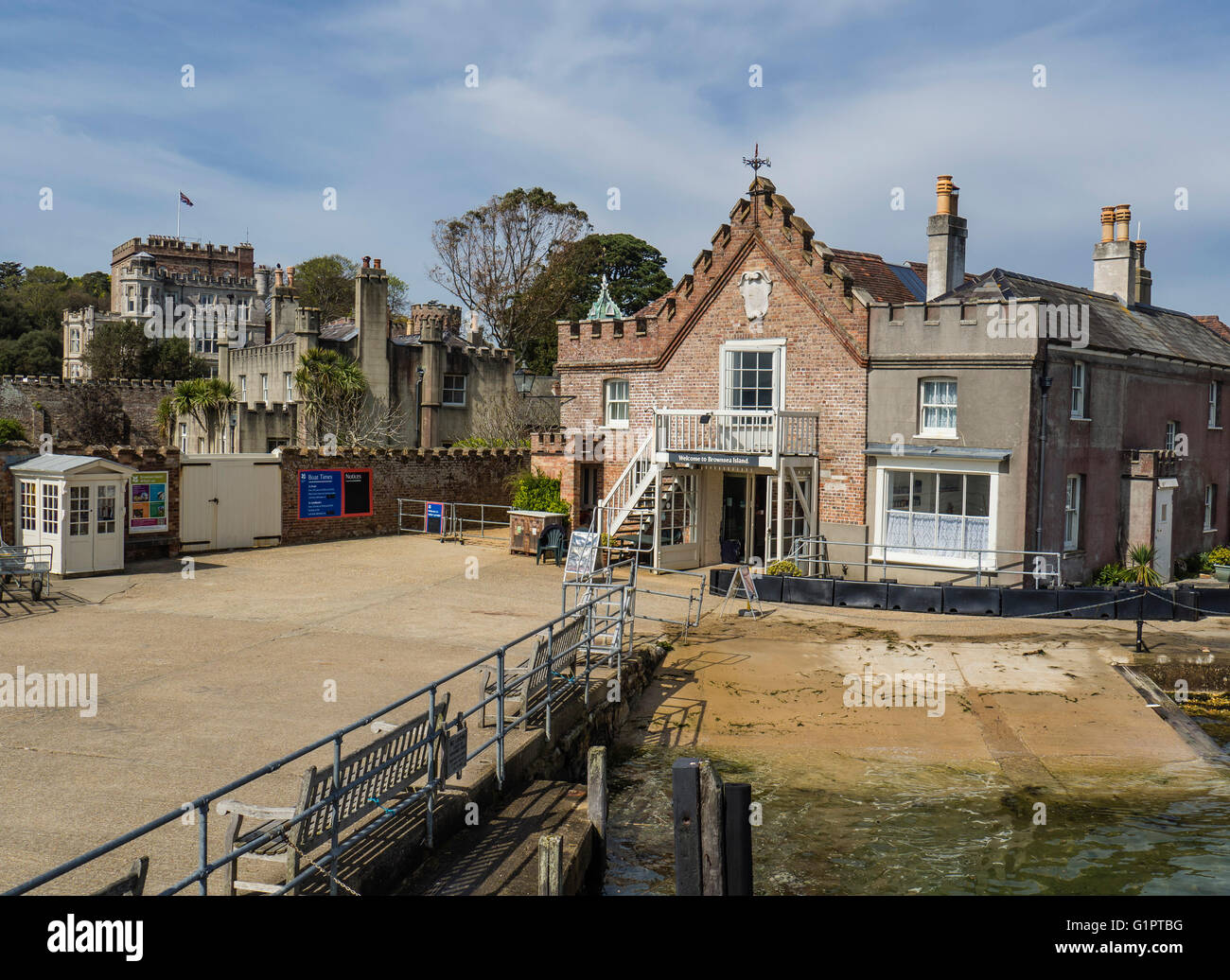 Il Quay e ingresso a Brownsea Island, il porto di Poole, Dorset, Regno Unito Foto Stock