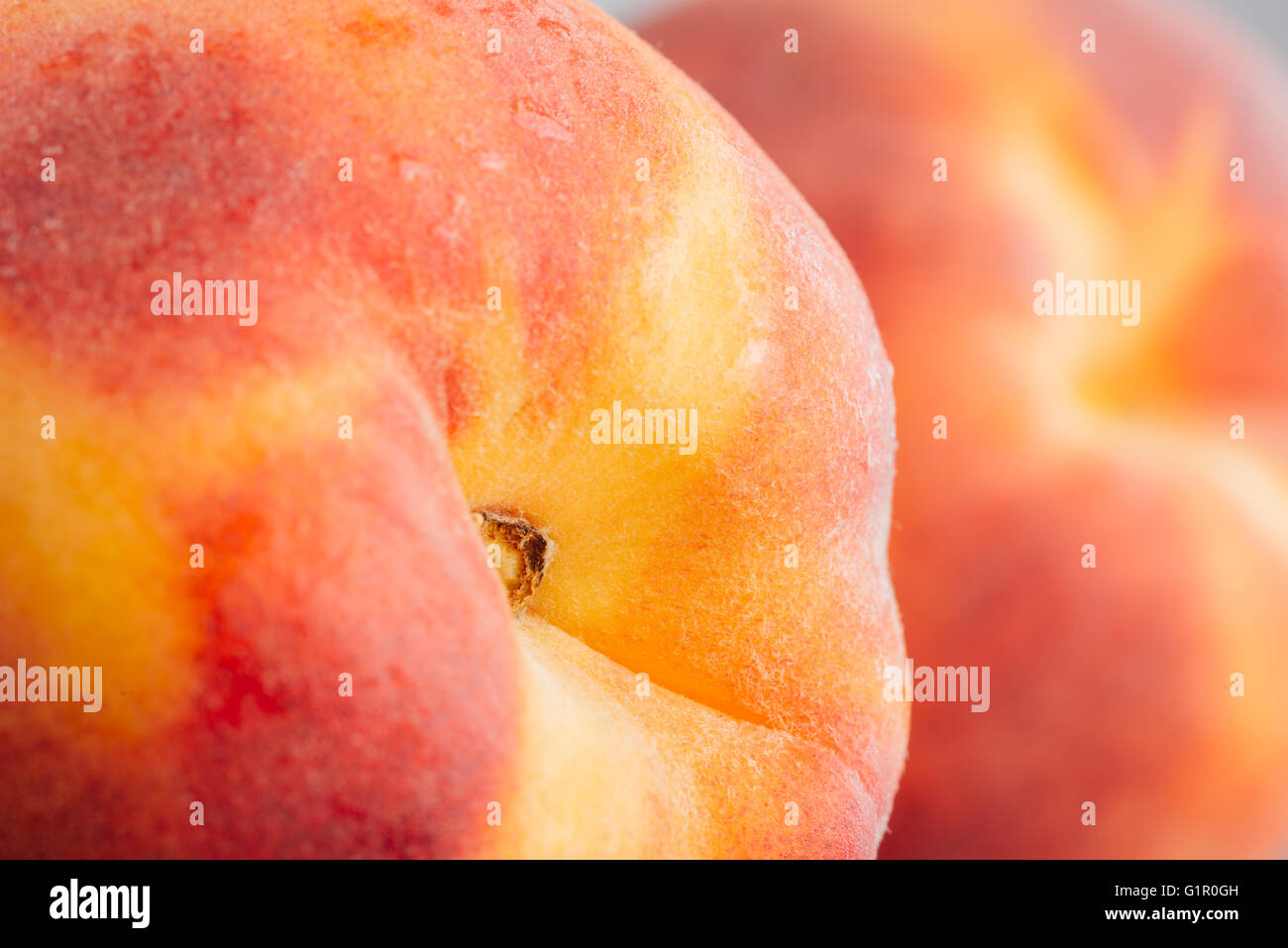 Freschi e saporiti di pesche nettarine close up, mangiare sano concetto Foto Stock