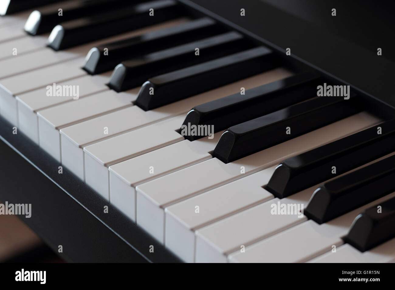 I tasti di un pianoforte foto in diagonale Foto stock - Alamy