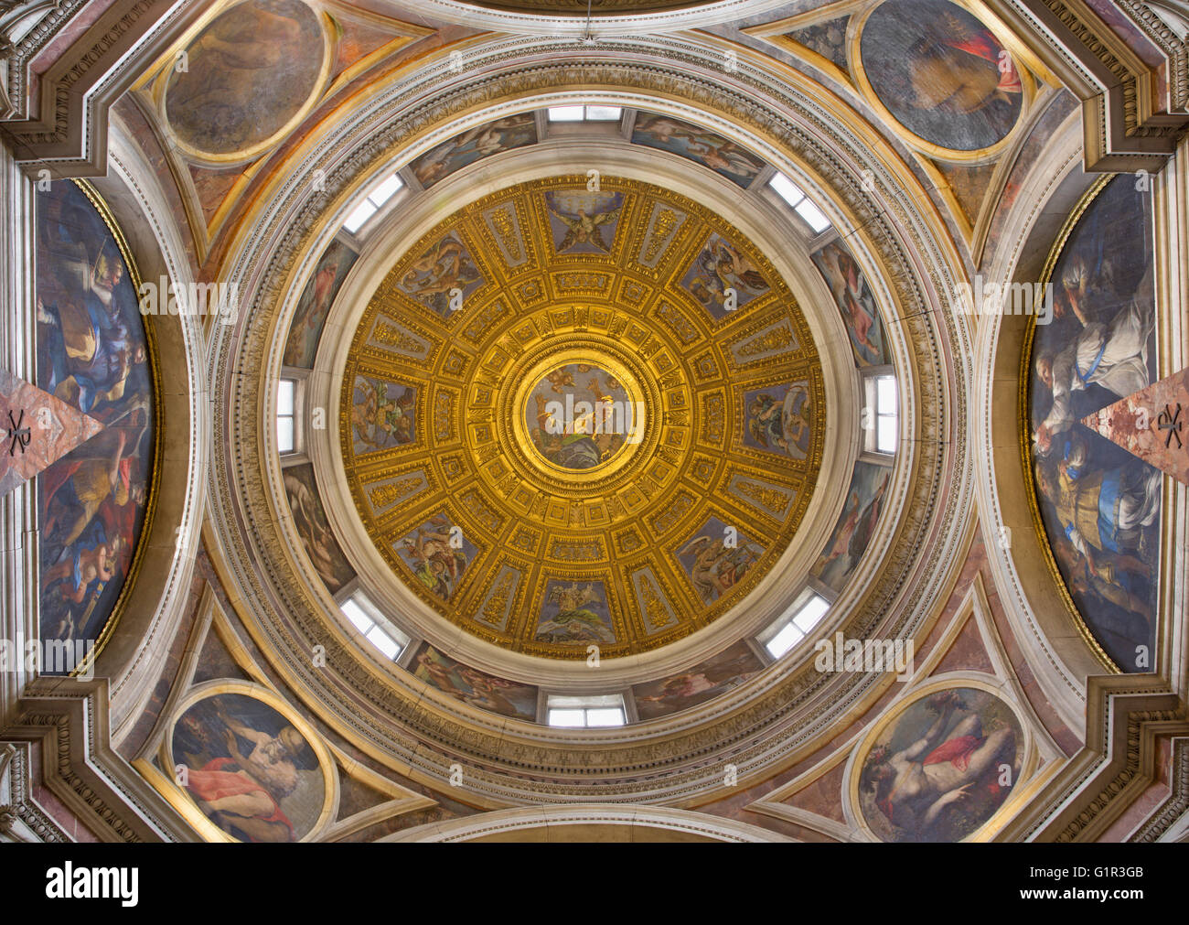 Roma, Italia - 9 Marzo 2016: la cupola nella Cappella Chigi disegnata da Raffaello (1483 - 1520) Foto Stock