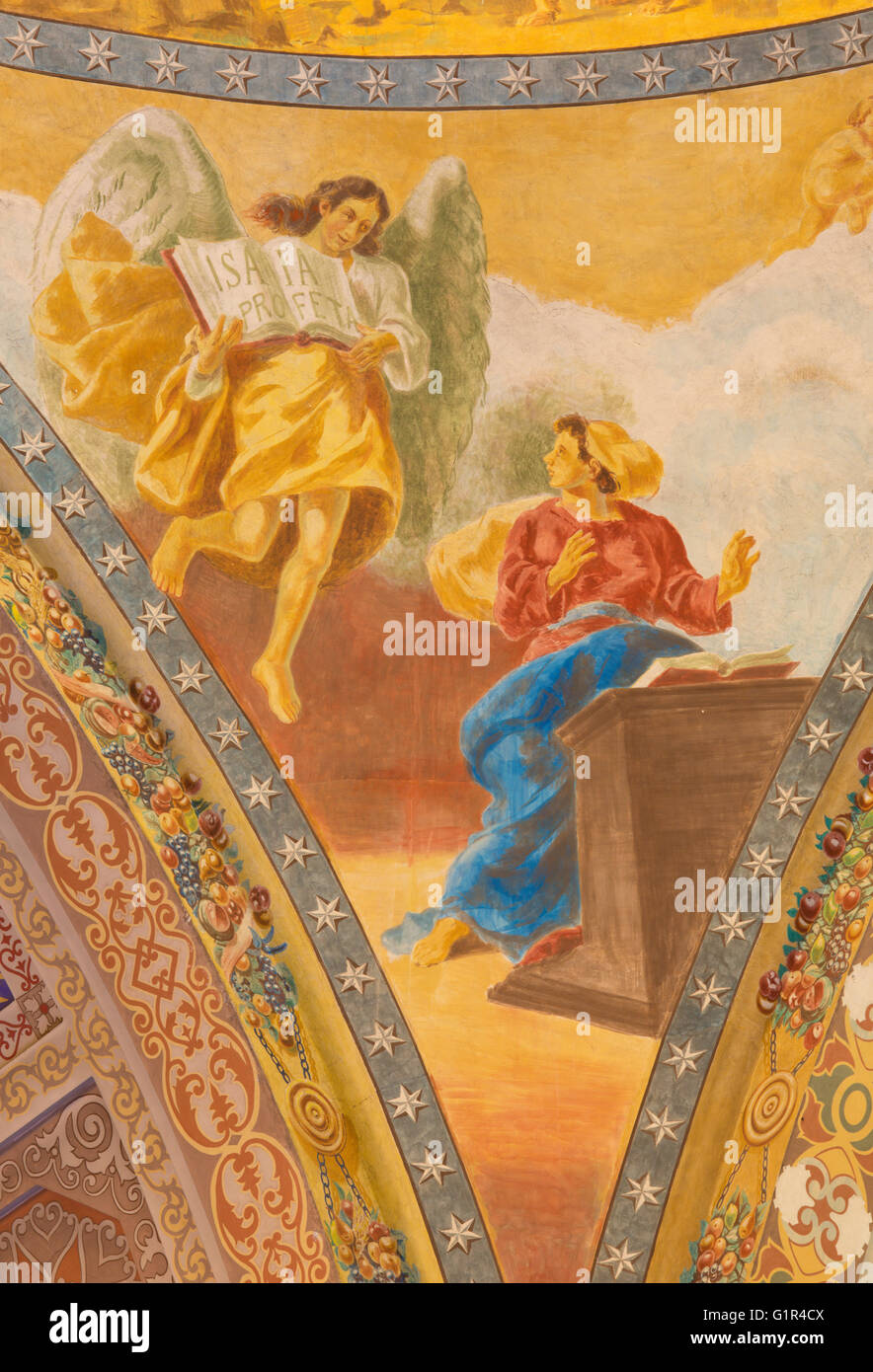 Roma, Italia, 2016: il dettaglio di affresco dell'Annunciazione (1957-1965) nella cupola della chiesa basilica di Santa Maria Ausiliatrice Foto Stock