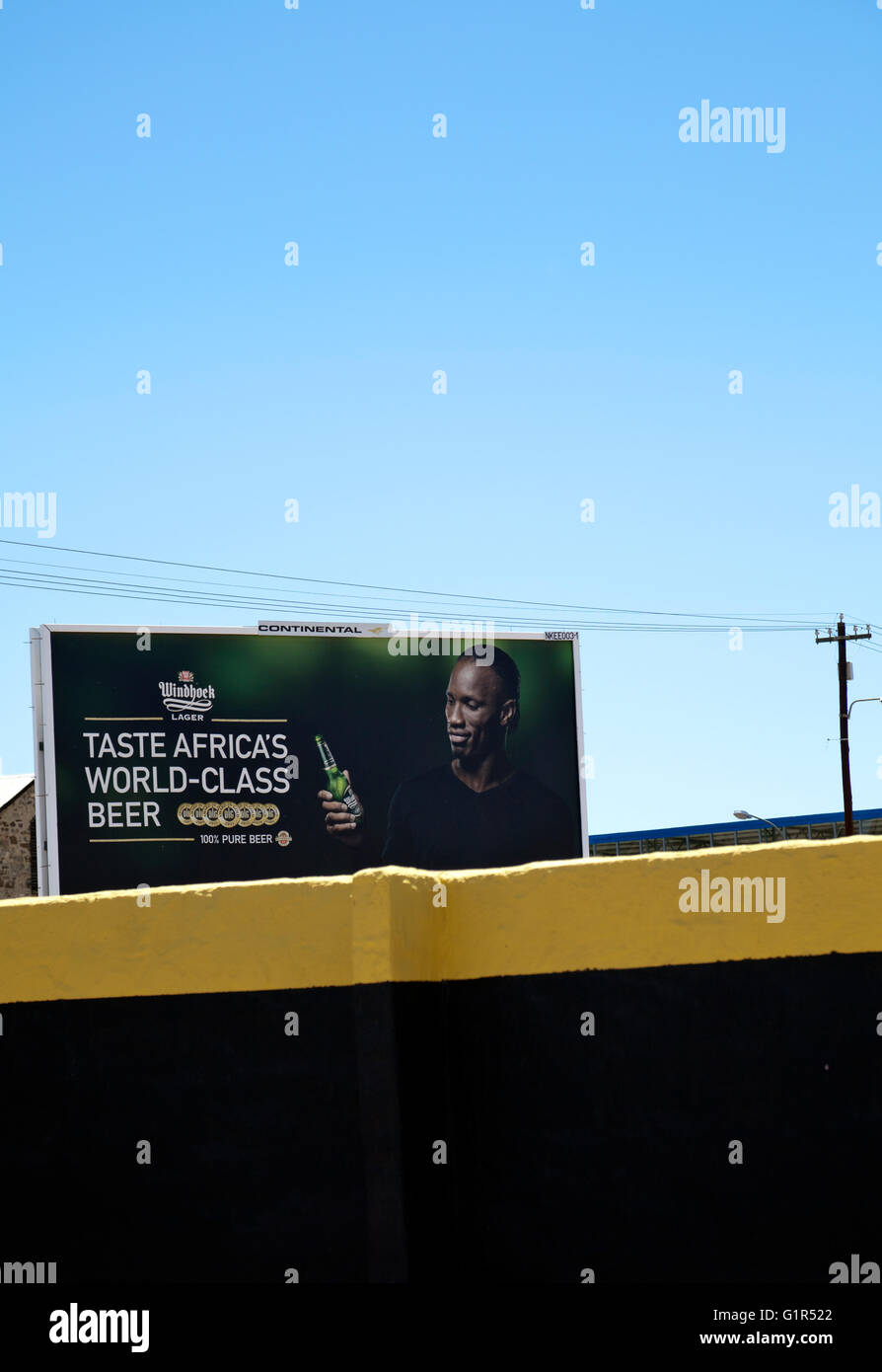 Windhoek Birra chiara annuncio pubblicitario con Didier Drogba in Namibia Foto Stock