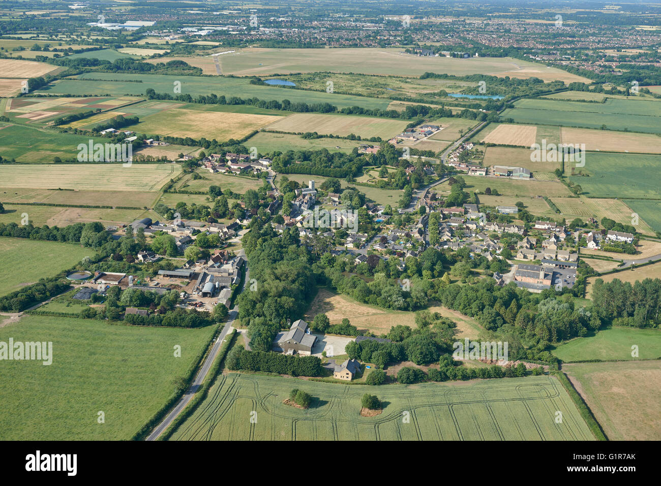 Una veduta aerea del Oxfordshire village di Stratton Audley e la campagna circostante Foto Stock