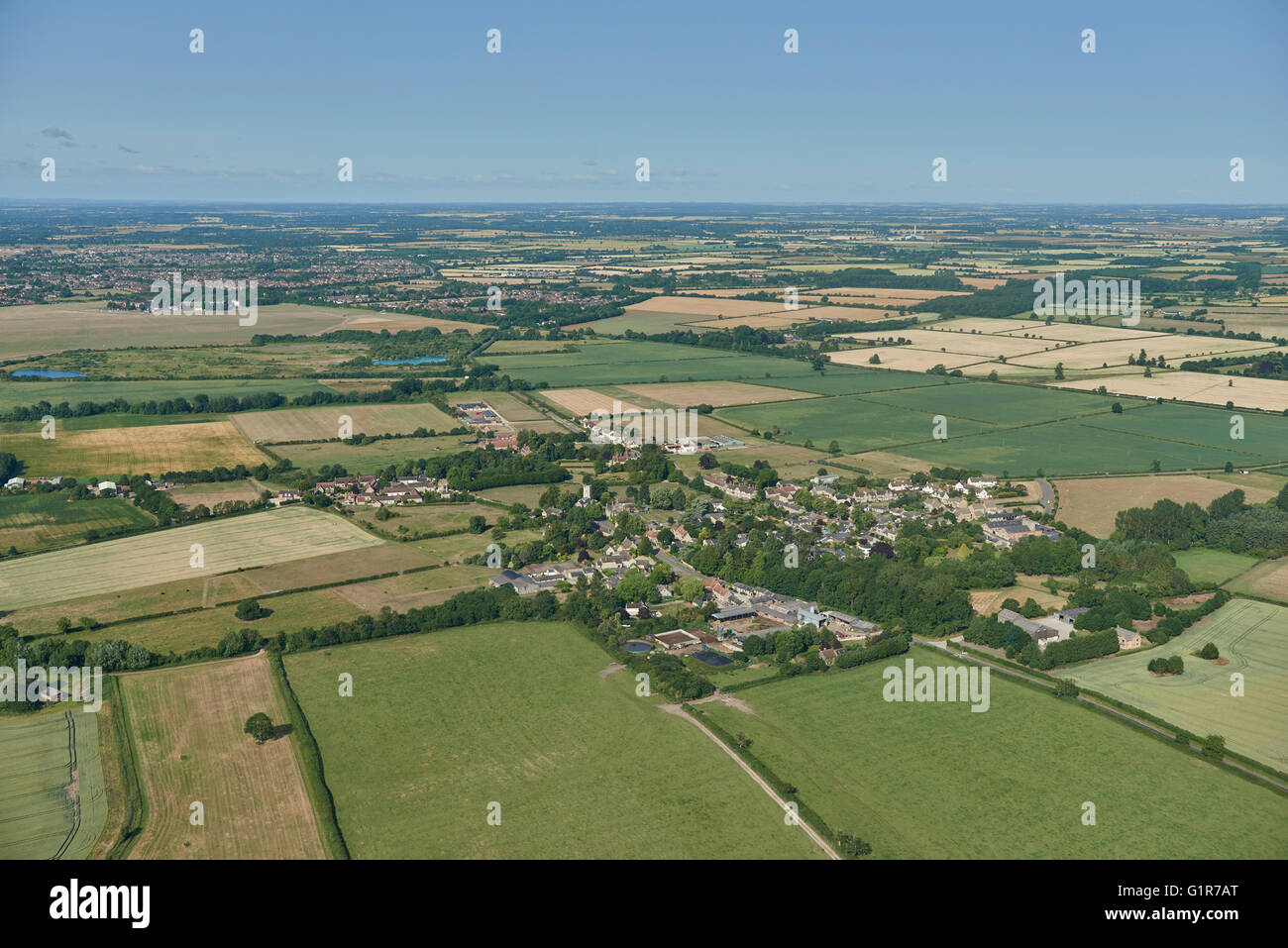 Una veduta aerea del Oxfordshire village di Stratton Audley e la campagna circostante Foto Stock