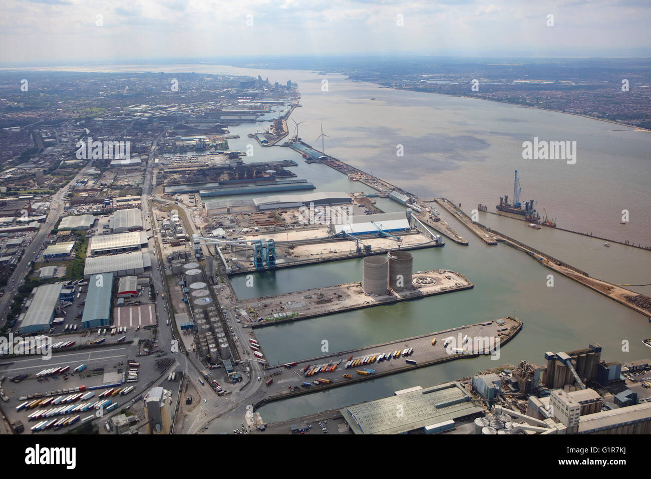 Una veduta aerea del Seaforth Dock, porto di Liverpool Foto Stock