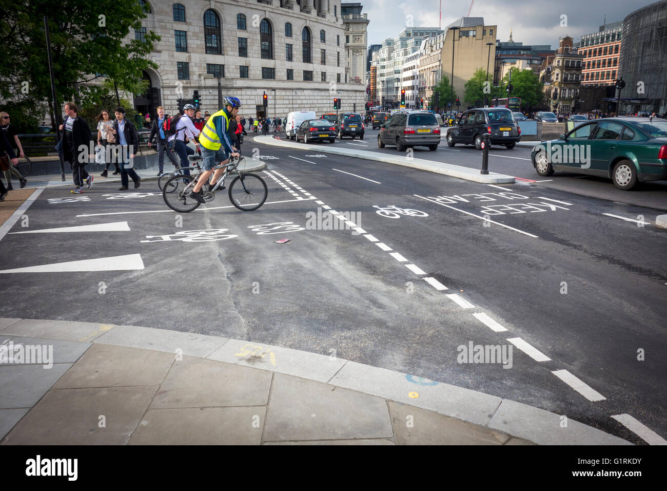 Ciclo di nord-sud superstrada su Blackfriars Bridge di Londra, Regno Unito Foto Stock
