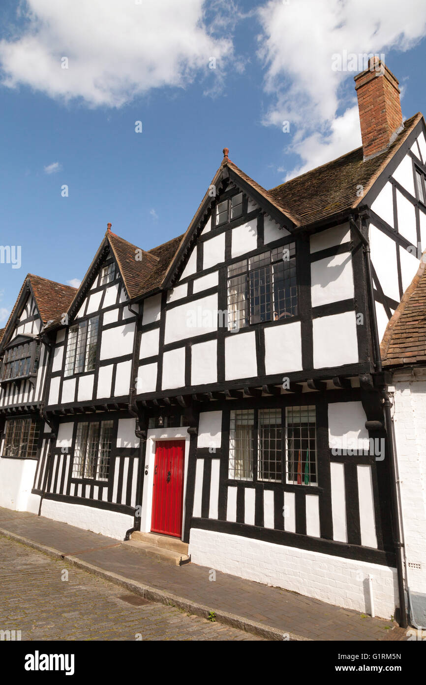 Un tudor graticcio in bianco e nero casa medioevale, Mill Street, Warwick, Warwickshire, Regno Unito Foto Stock