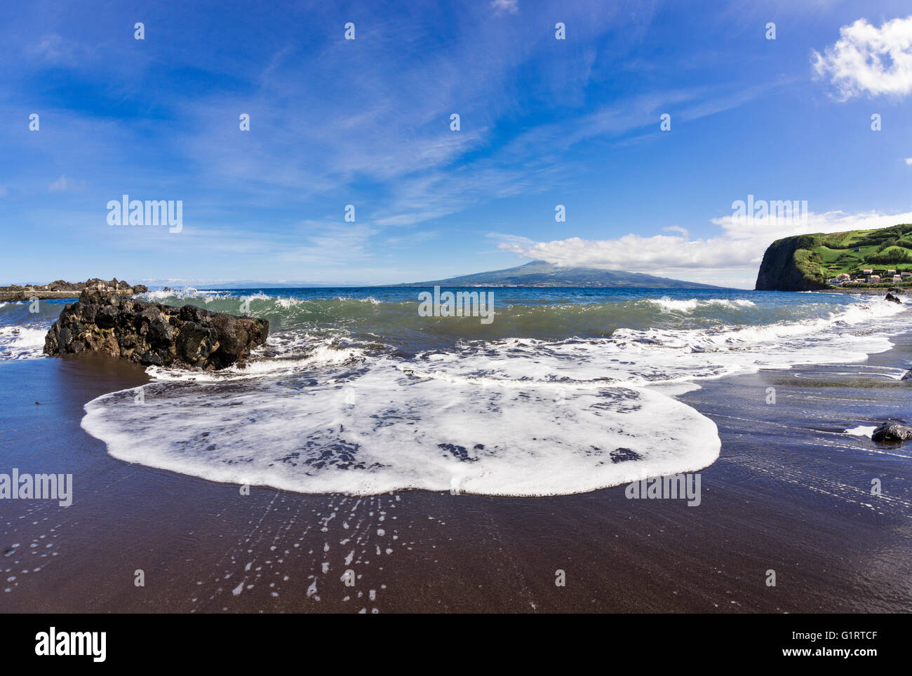 Spiaggia nera di Baia da Ribeira, Faial, Azzorre, Portogallo Foto Stock