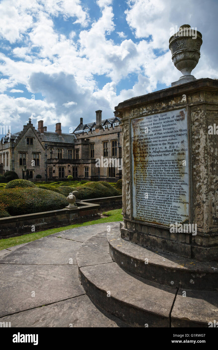 Boatswain's Monument (memoriale a Lord Byron's dog Boatswain), Newstead Abbey, Nottinghamshire, England, Regno Unito Foto Stock