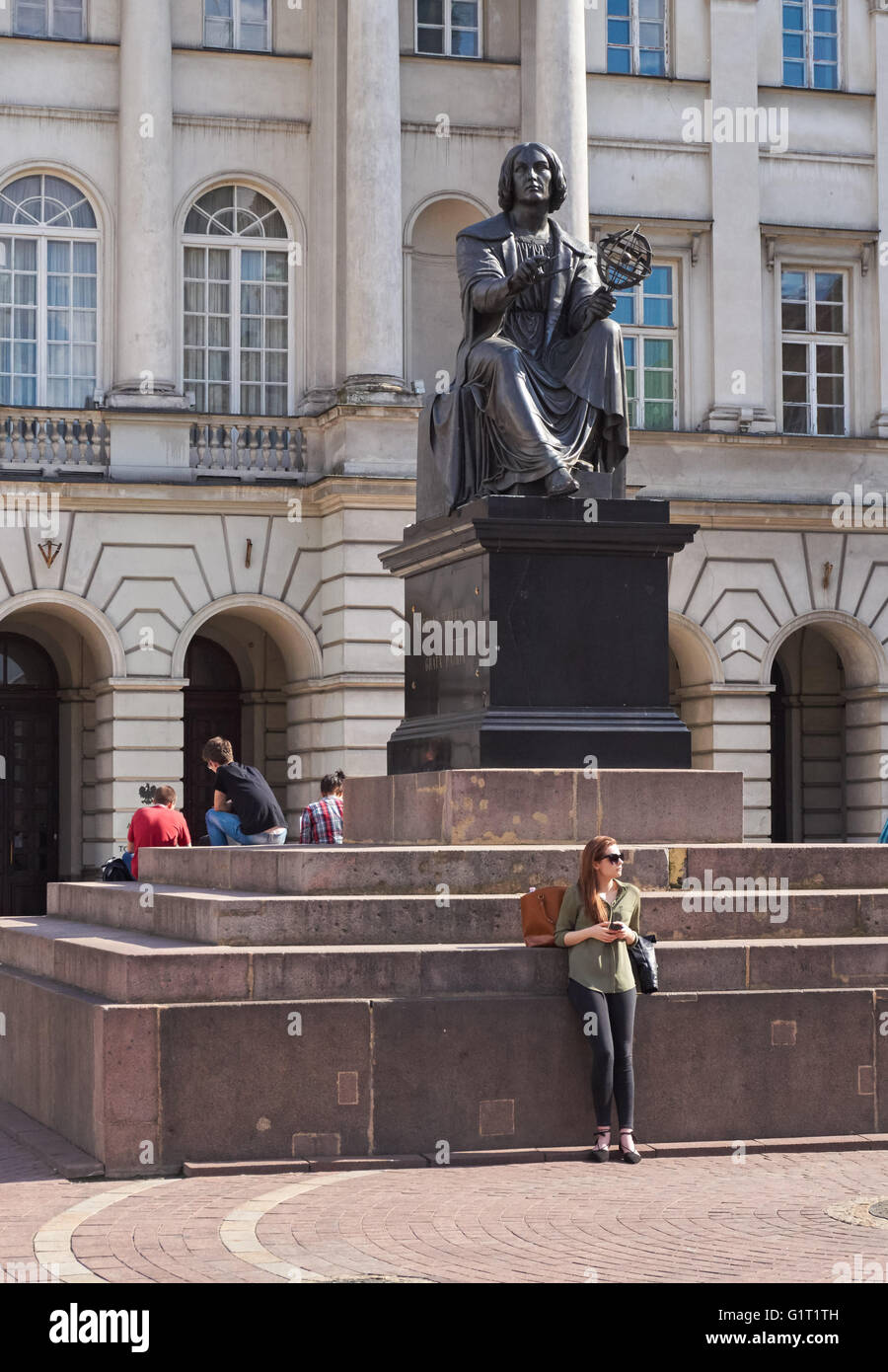 Nicolaus Copernicus monumento sulla Krakowskie Przedmiescie street a Varsavia, Polonia Foto Stock