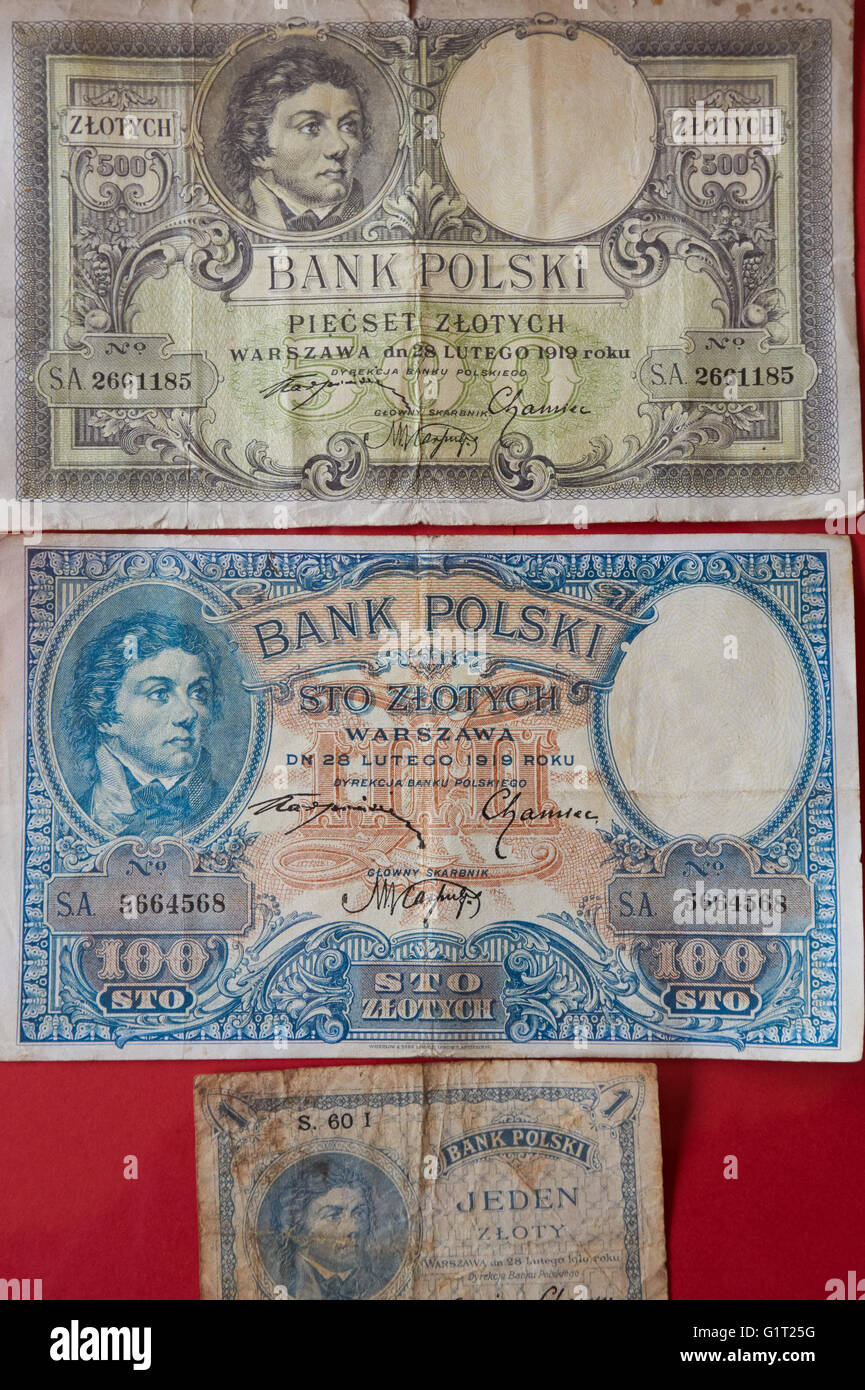 100 e 500 Polish zlotys banconote dal 1919 nel Museo Diocesano di Plock Polonia Foto Stock