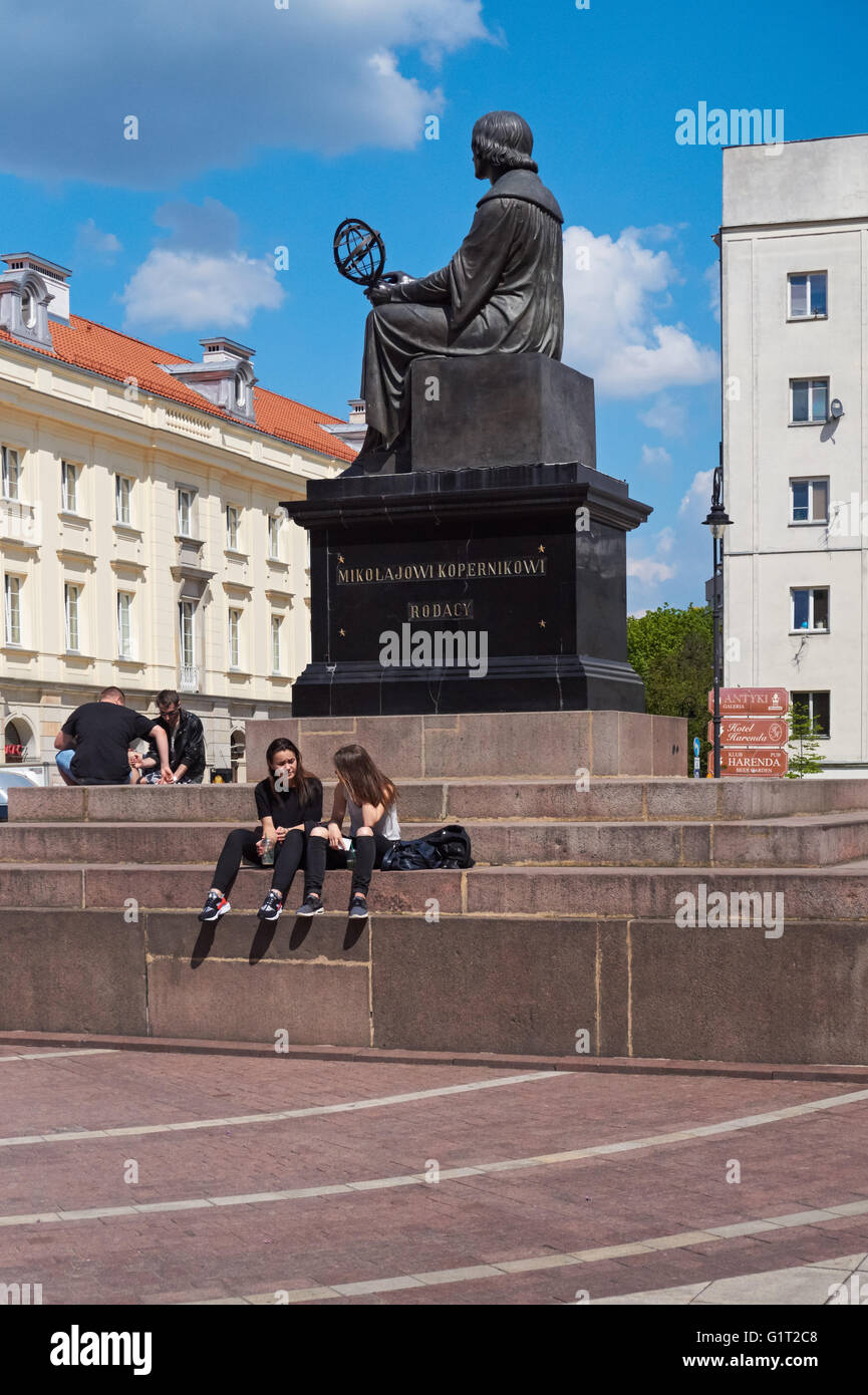 Nicolaus Copernicus monumento sulla Krakowskie Przedmiescie street a Varsavia, Polonia Foto Stock